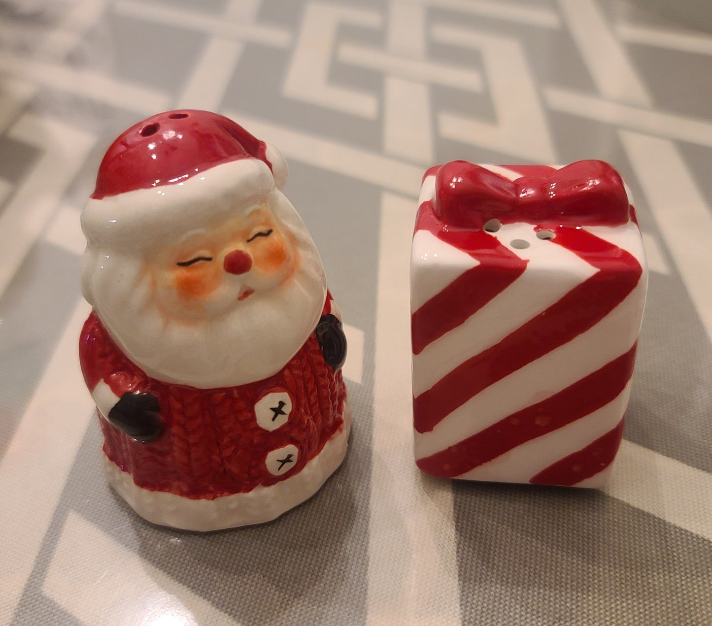 Santa & Gift S&P Shakers
