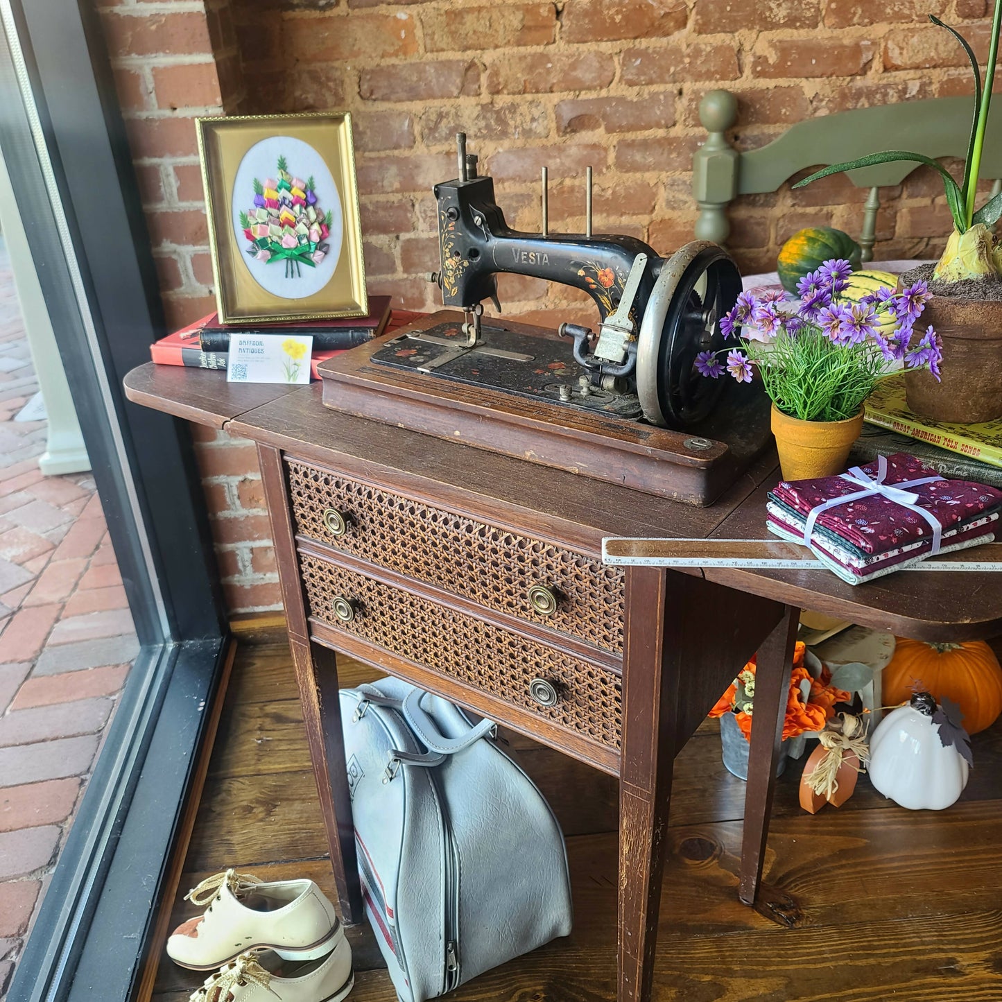 Vesta Sewing Machine & Table